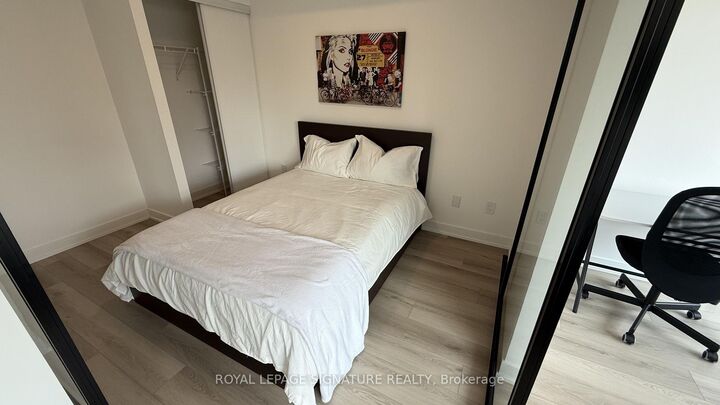 Property Photo:  5 Lakeview Avenue S 203  ON M6J 0H3 