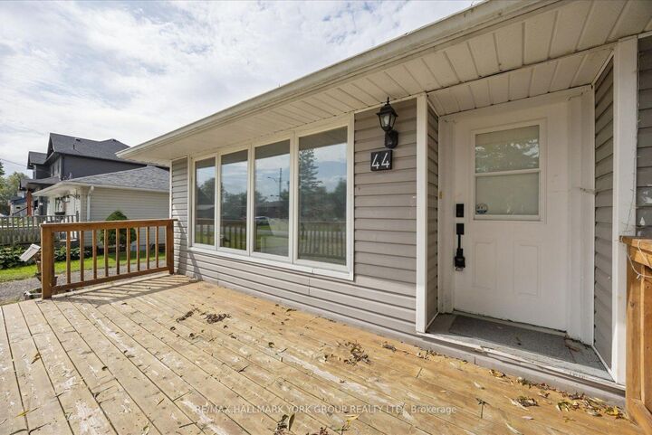 Property Photo:  44 Glenview Avenue  ON L0E 1N0 