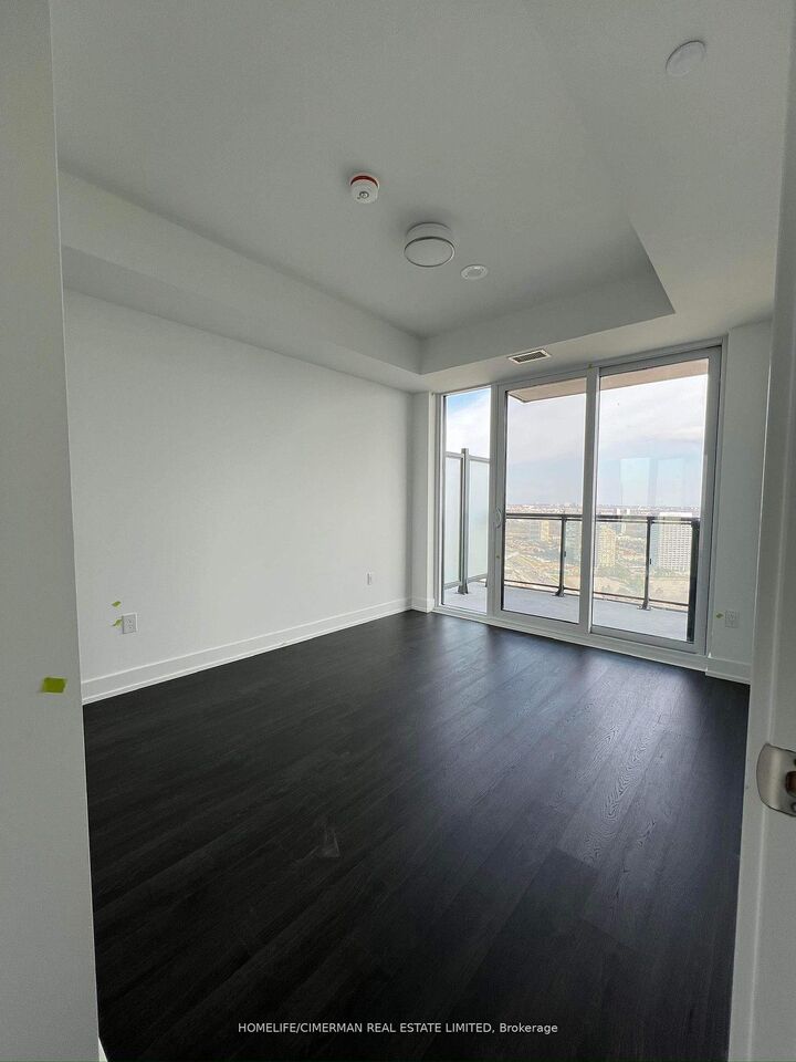Property Photo:  30 Inn On The Park Drive 3707  ON M3C 0P7 