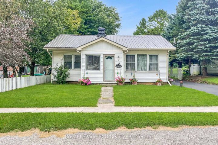 Property Photo:  29 Main Street N  ON N0G 1S0 
