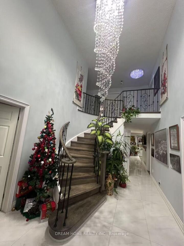 Property Photo:  16 Brooklyn Crescent W  ON L3P 7B9 