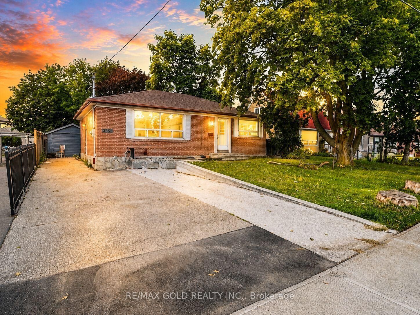 Property Photo: 3352 Etude Drive ON L4T 1T3