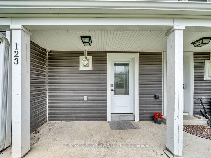 Property Photo:  123 Main Street W  ON N0C 1B0 