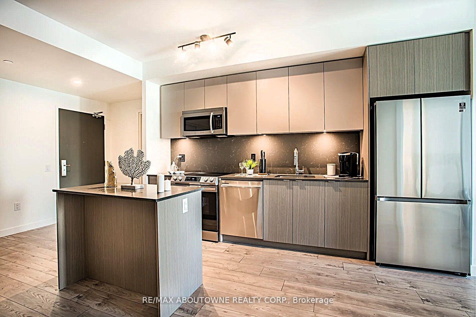 Property Photo:  125 Bronte Road A0410  ON L6L 3C1 