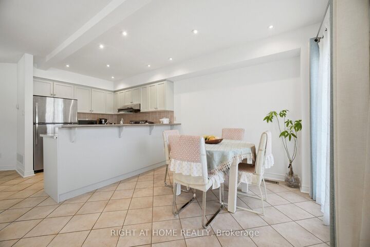 Property Photo:  8 Richelieu Court  ON L7E 2M3 