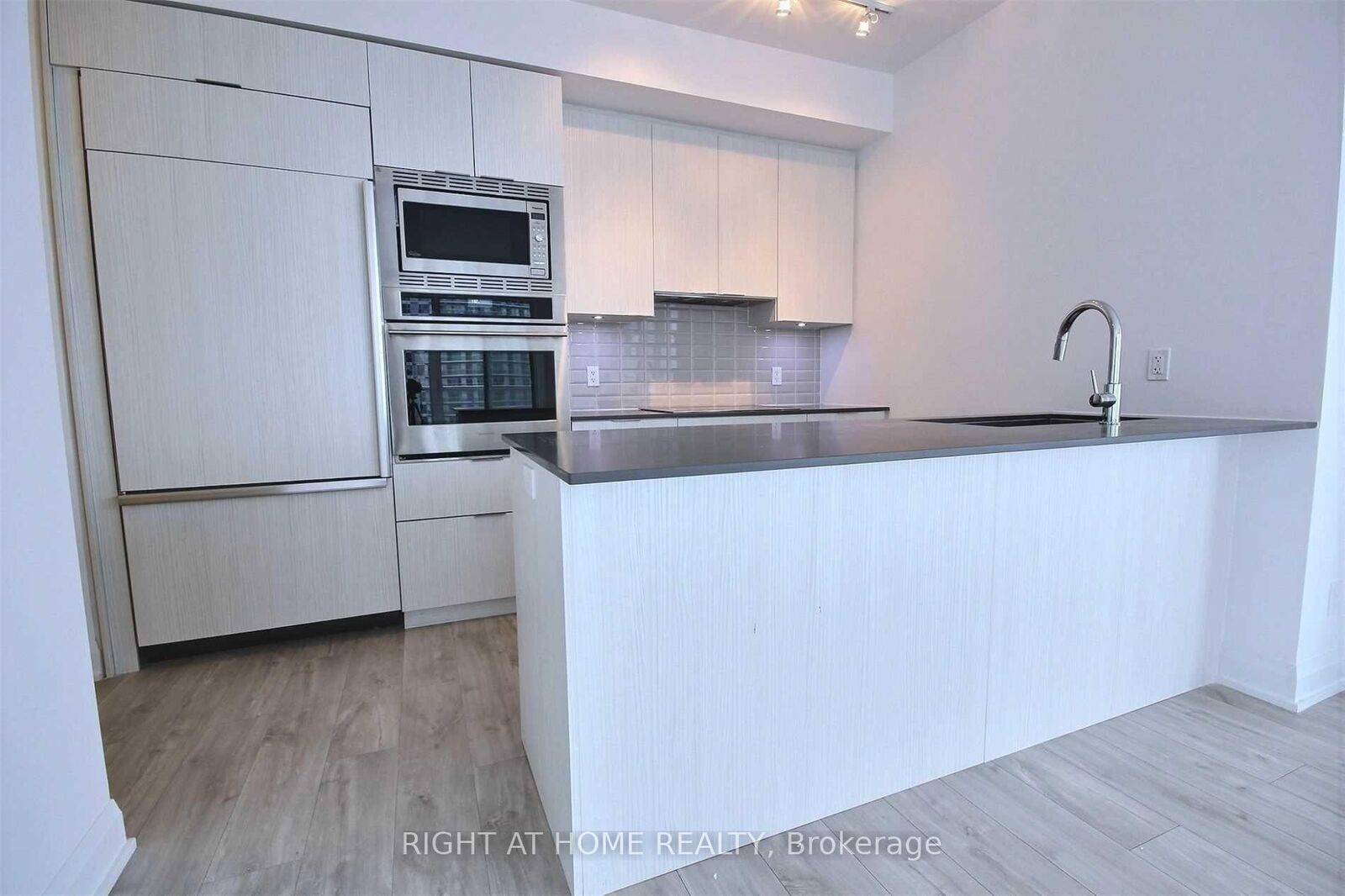 Property Photo:  56 Annie Craig Drive 1703  ON M8V 0C5 