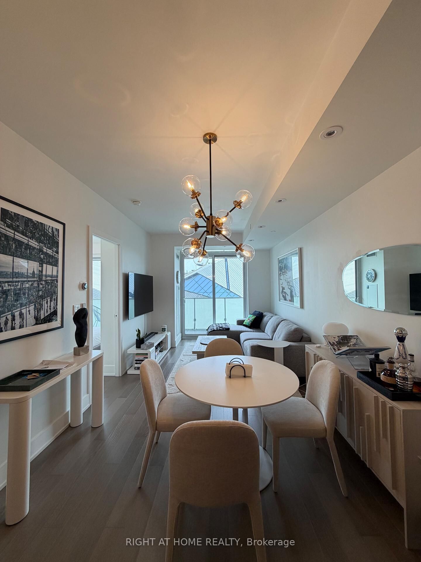 Property Photo:  200 Bloor Street West Street W 704  ON M5S 1T8 