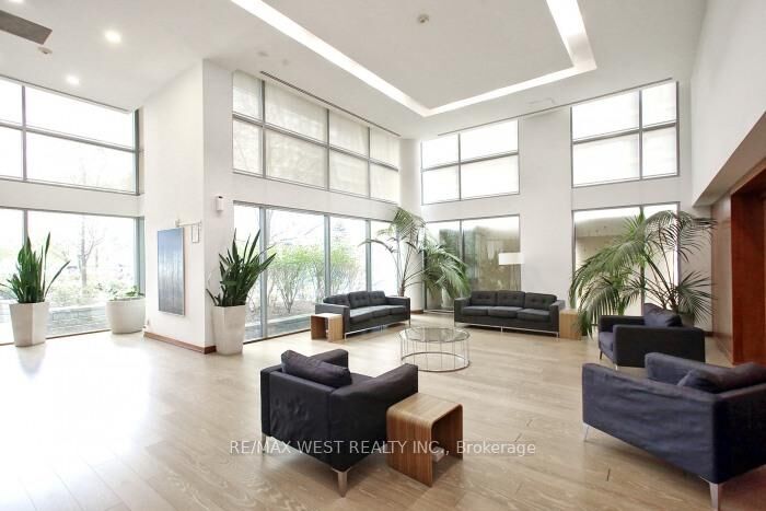 Property Photo:  225 Webb Drive 903  ON L5B 4P2 