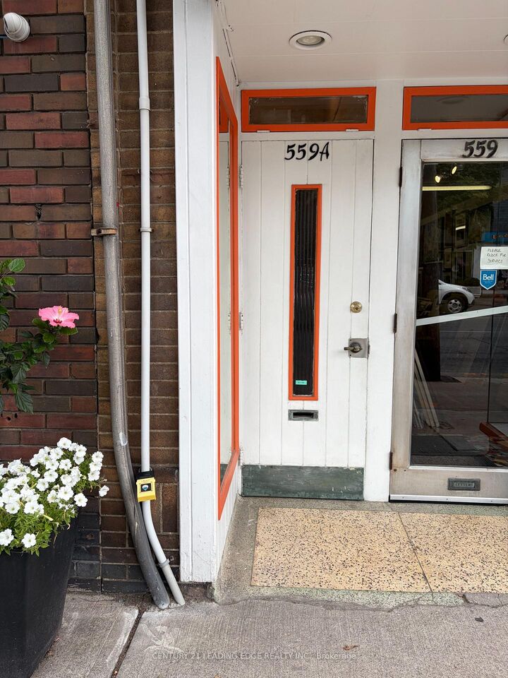 Property Photo:  559A Mt Pleasant Road  ON M4S 2M5 