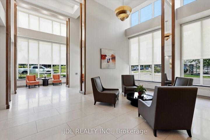 Property Photo:  3525 Kariya Drive 811  ON L5B 0C2 