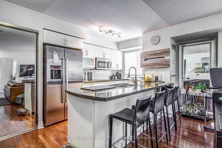 Property Photo:  35 Balmuto Street 503  ON M4Y 0A3 