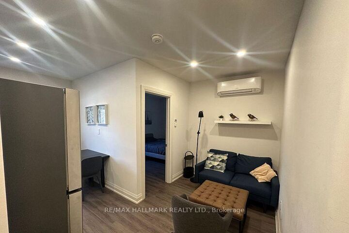 Property Photo:  595 St Clair Avenue W 4  ON M6C 1A3 