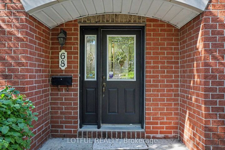 Property Photo:  68 Metropole Private  ON K1Z 1G1 