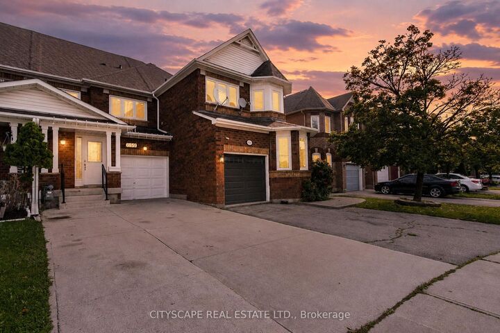 Property Photo:  6959 Guardian Court  ON L5N 7E3 