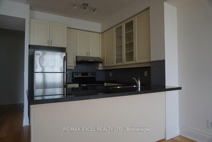 Property Photo:  151 Upper Duke Crescent 312  ON L6G 0E1 