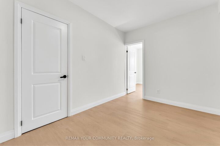 Property Photo:  1822 St Clair Avenue W Upper Level  ON M6N 1J5 