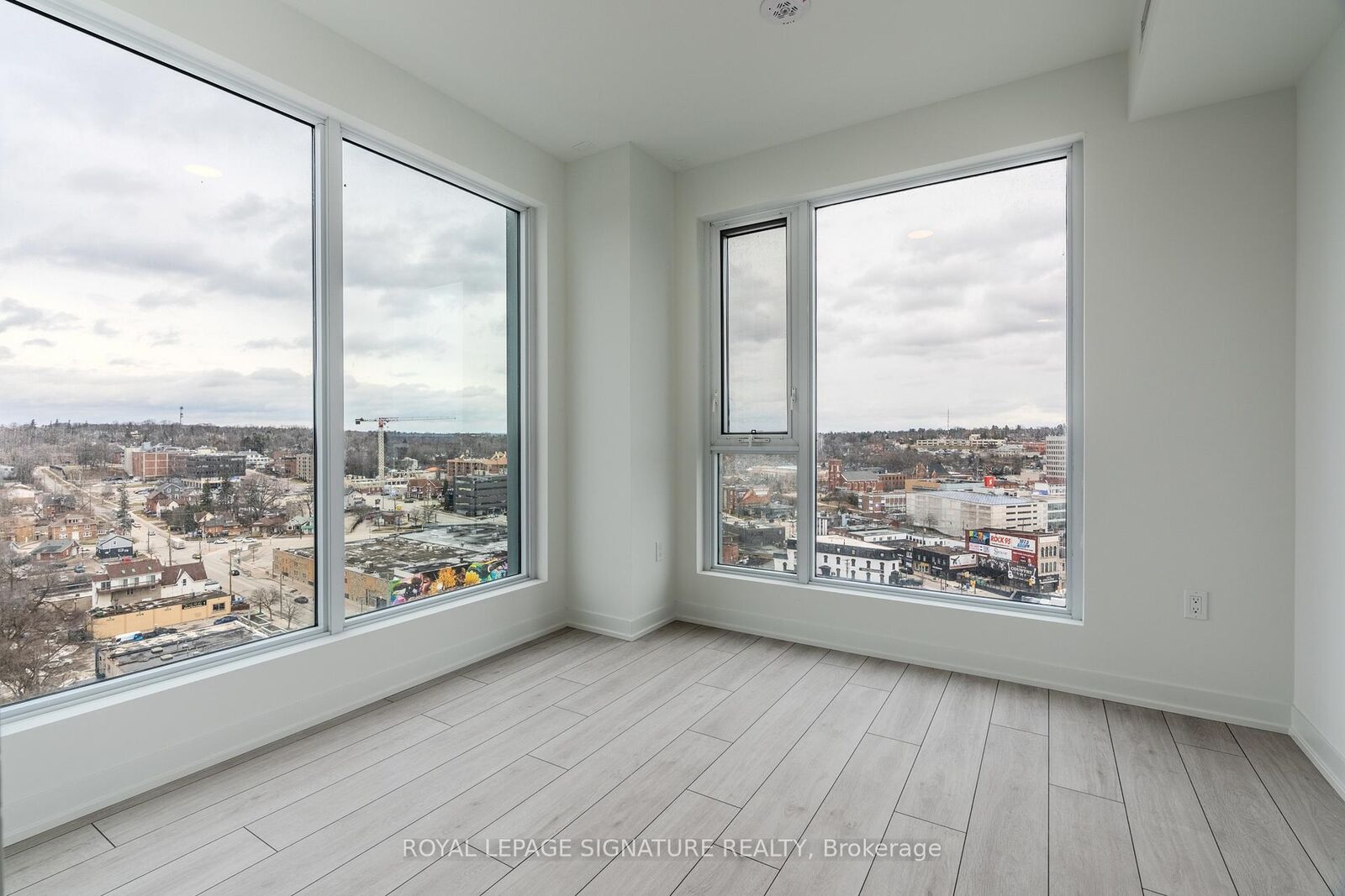 Property Photo:  39 Mary Street 1305  ON L4N 1S9 