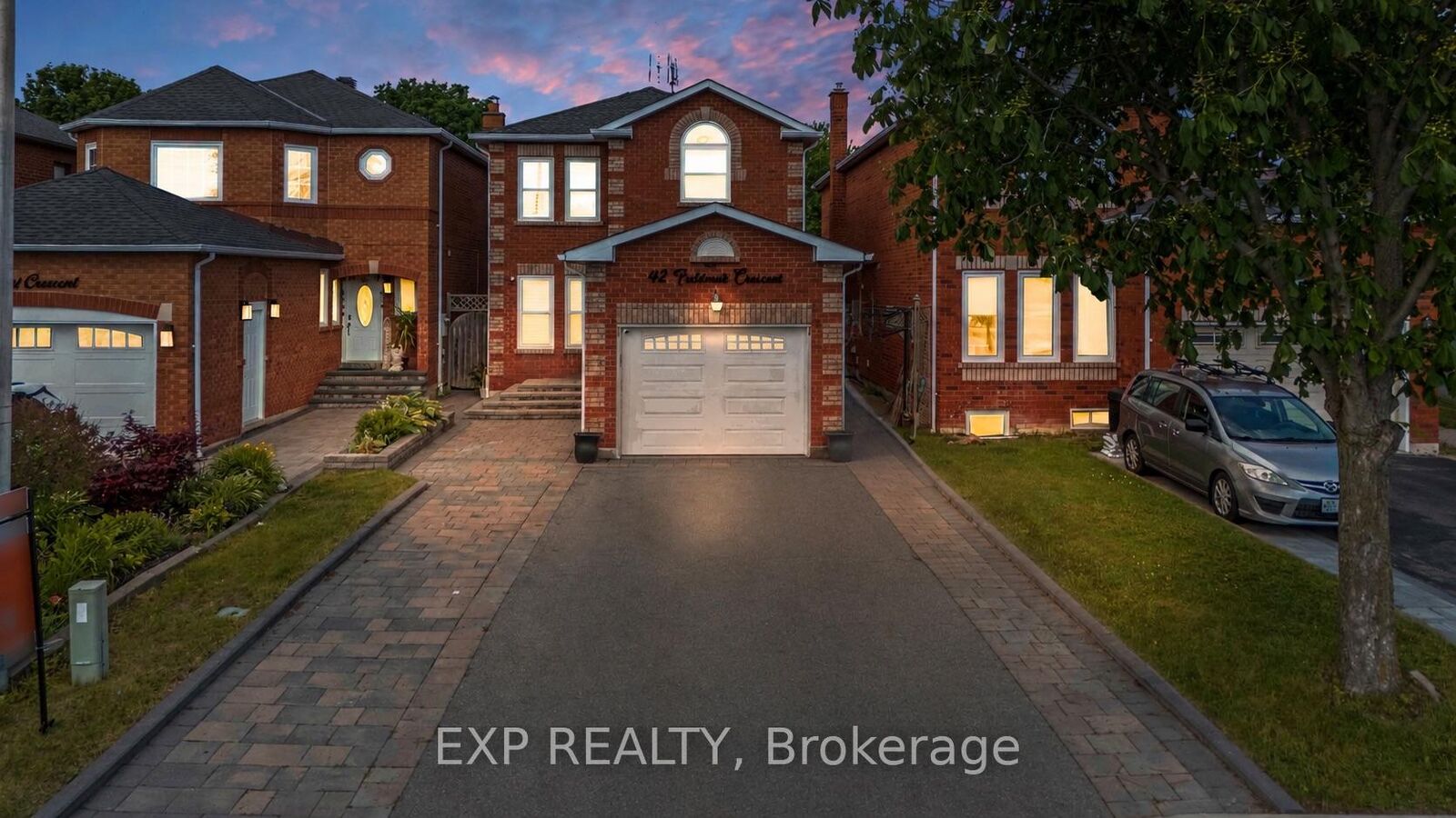 Property Photo:  42 Fieldnest Crescent Upper  ON L1R 1Z6 