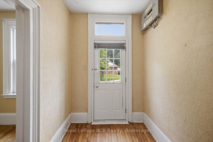 Property Photo:  565 7th A Street E  ON N4K 1K4 