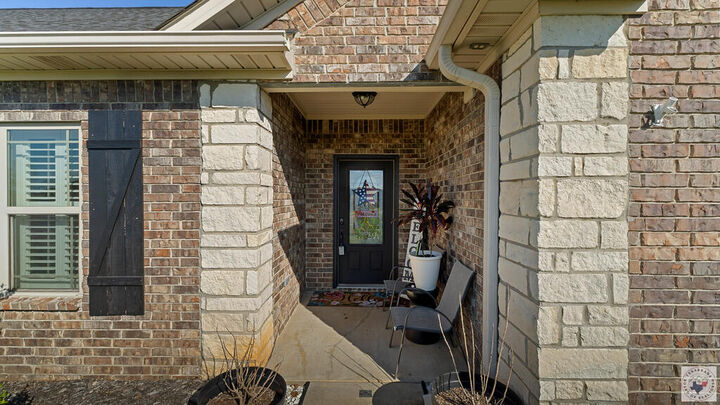 Property Photo:  24 Lone Star Pkwy  TX 75503 