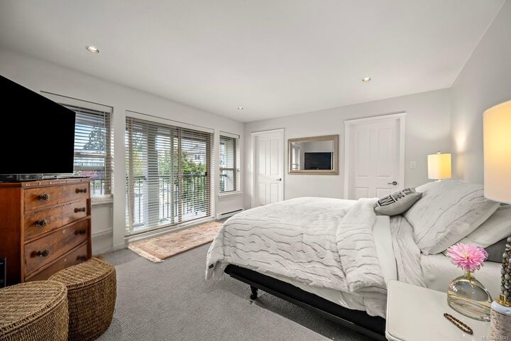 Photo de la propriété:  1705 Comox Ave #204  BC V9M 3M1 