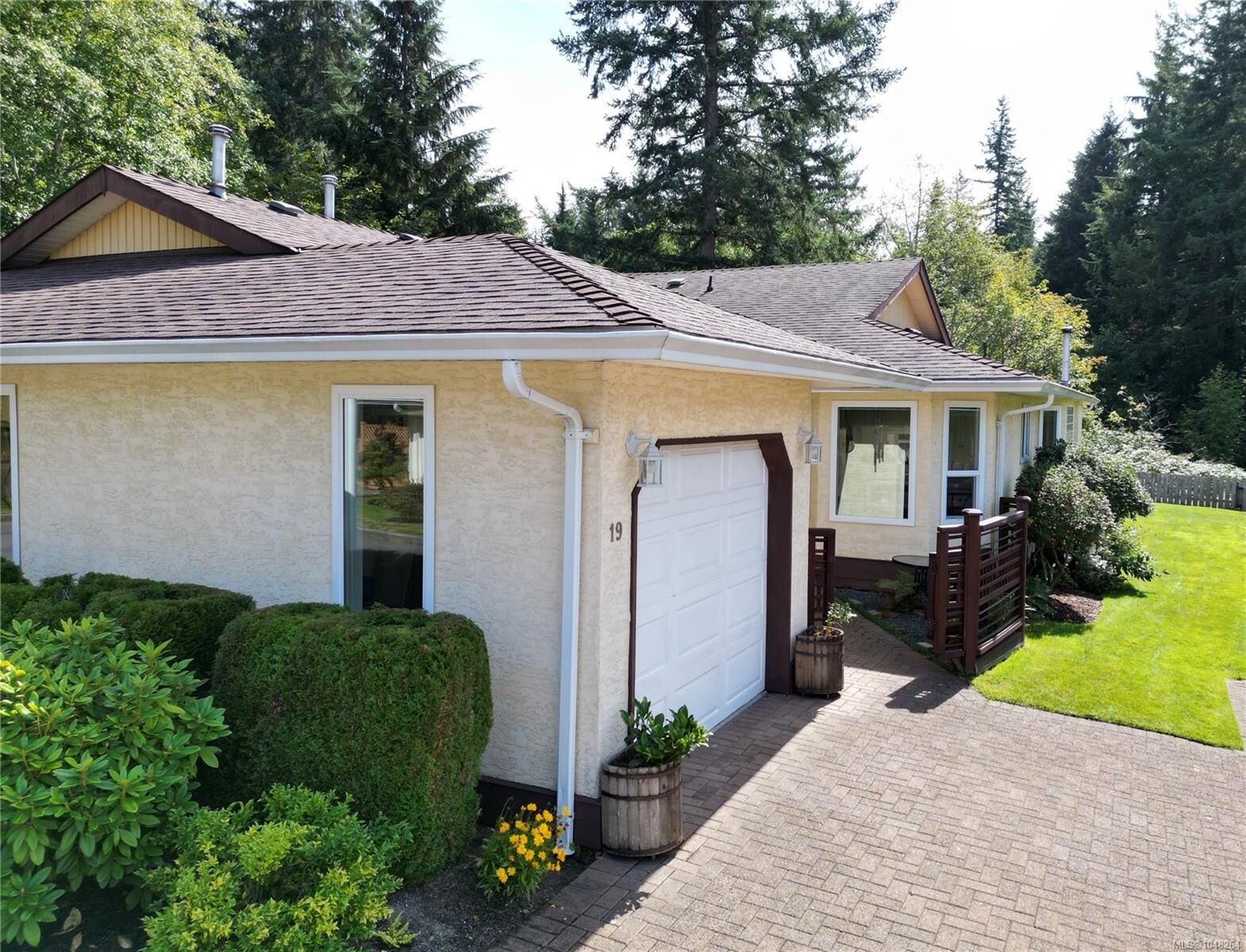 Property Photo: 605 Rockland Rd #19 BC V9W 7X1