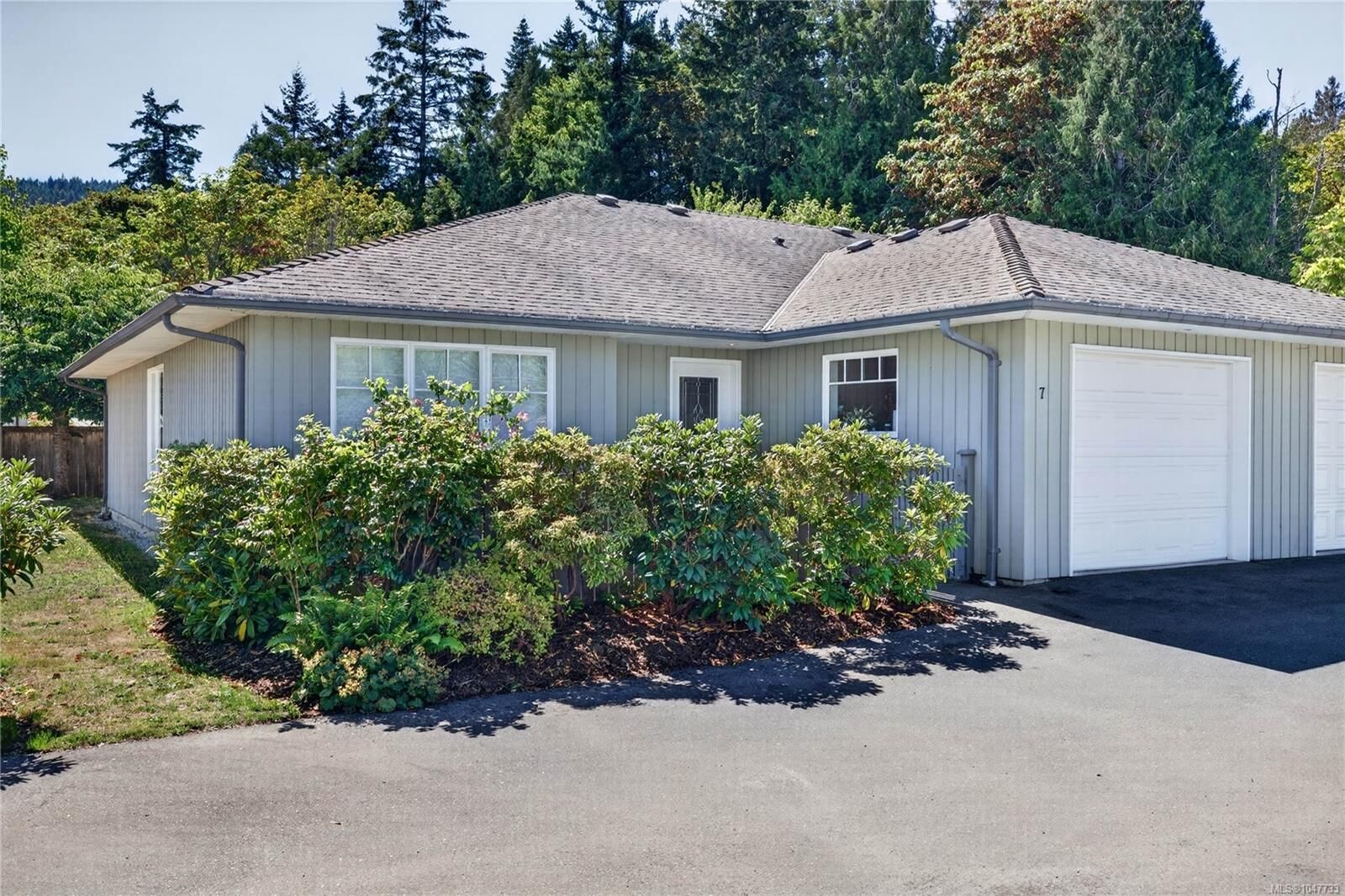 Property Photo:  235 Park Dr #7  BC V8K 2R6 