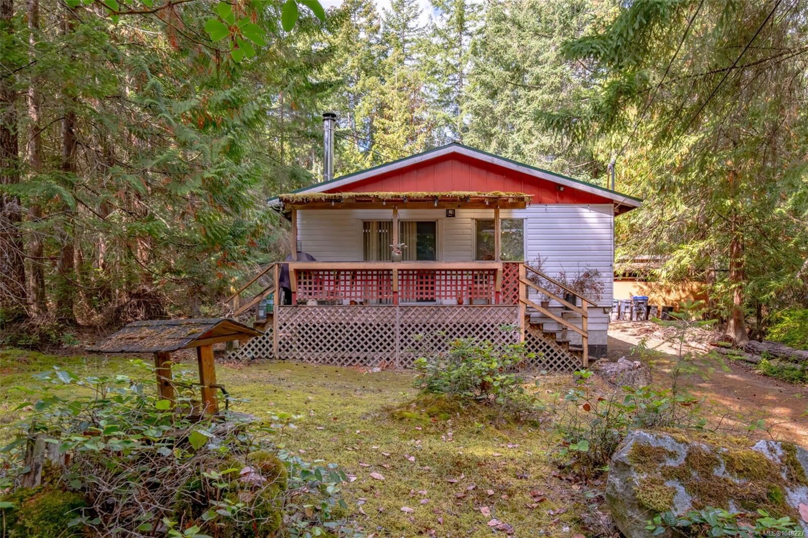 Property Photo:  925 Carmen Cres  BC V0R 1X2 