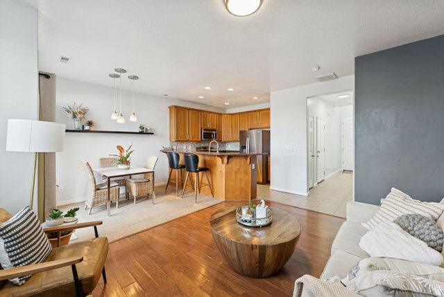 Property Photo: 908 Halstead Dr N UT 84054