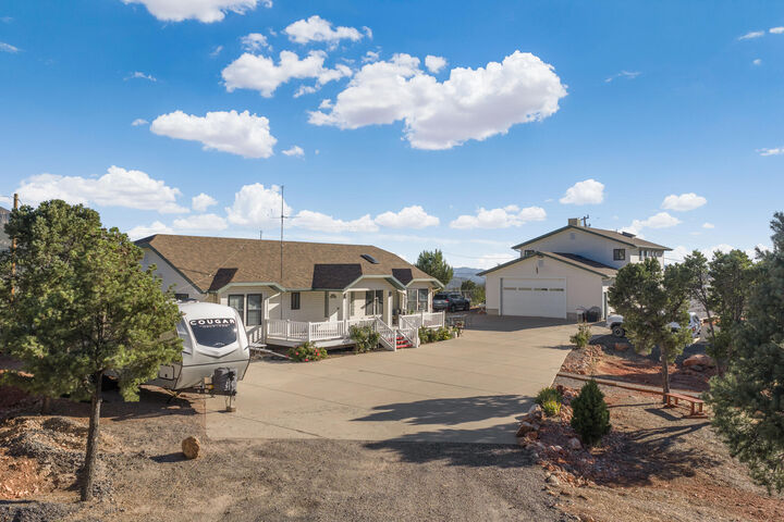 Property Photo:  708 E Mule Deer Rd  UT 84722 