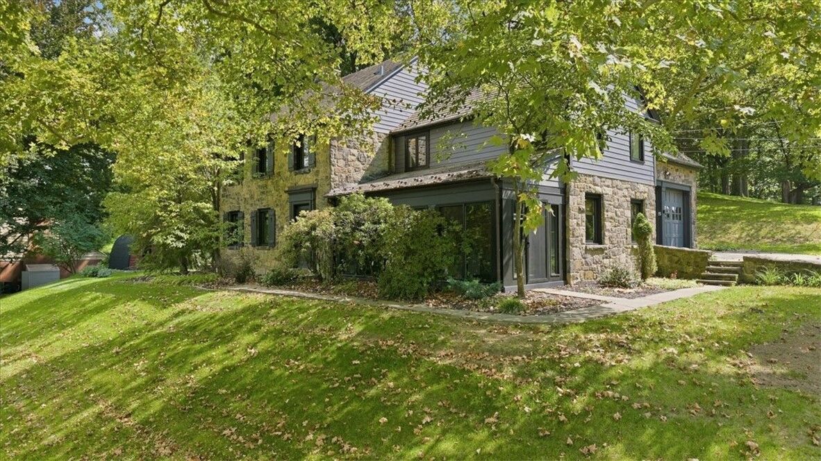 Property Photo: 22 Priscilla Ln PA 15106