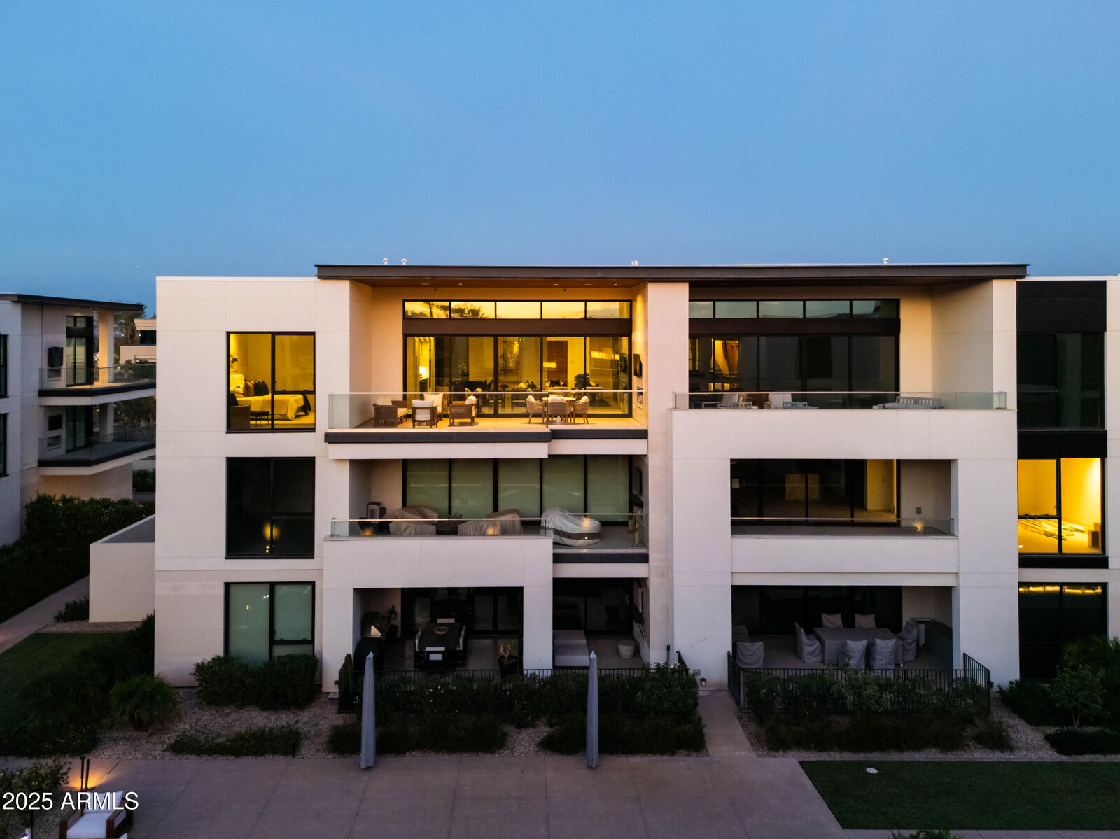 Property Photo: 6587 N Palmeraie Boulevard 3020 AZ 85253