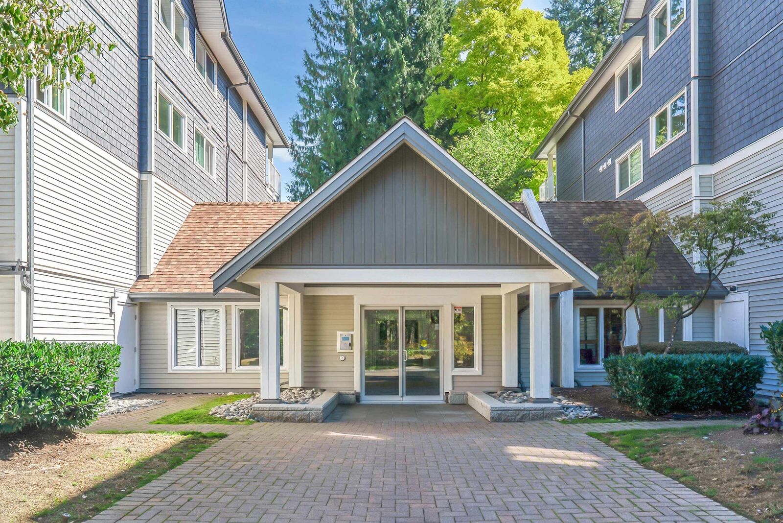Property Photo: 9668 148 Street 206 BC V3R 0W2