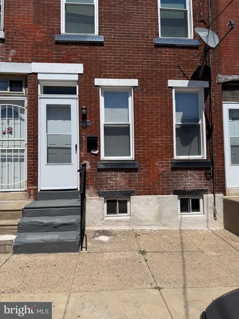 Property Photo:  1817 E Madison Street  PA 19134 