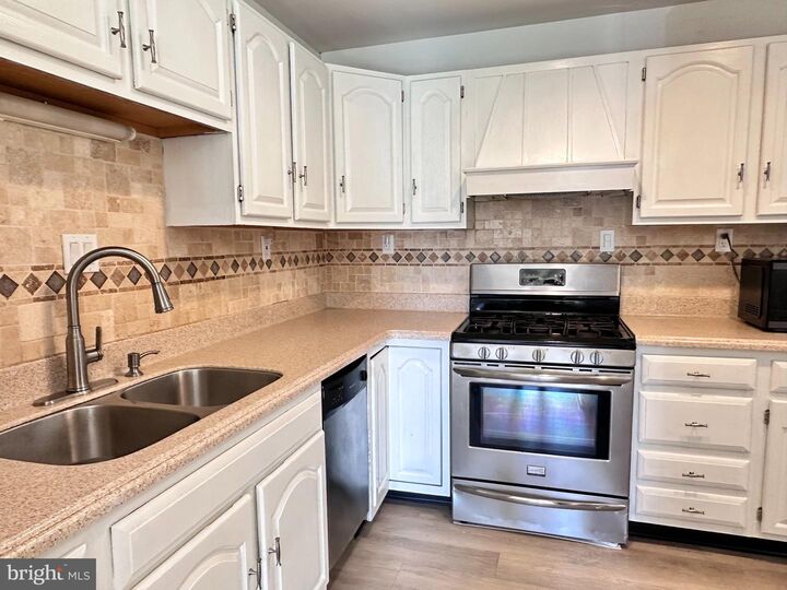 Property Photo: 1004 Lakewood Drive PA 17109