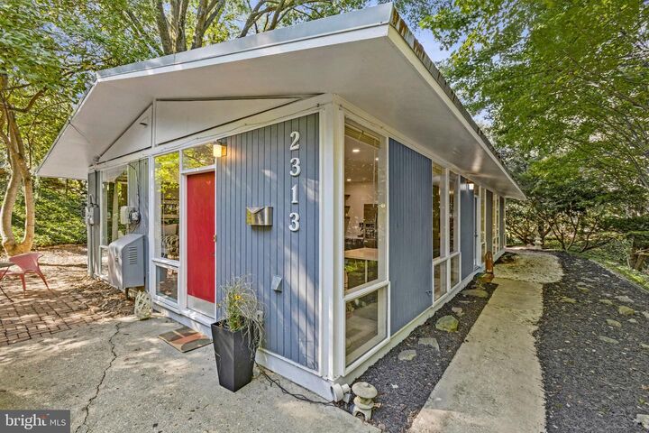 Property Photo: 2313 Glasgow Road VA 22307