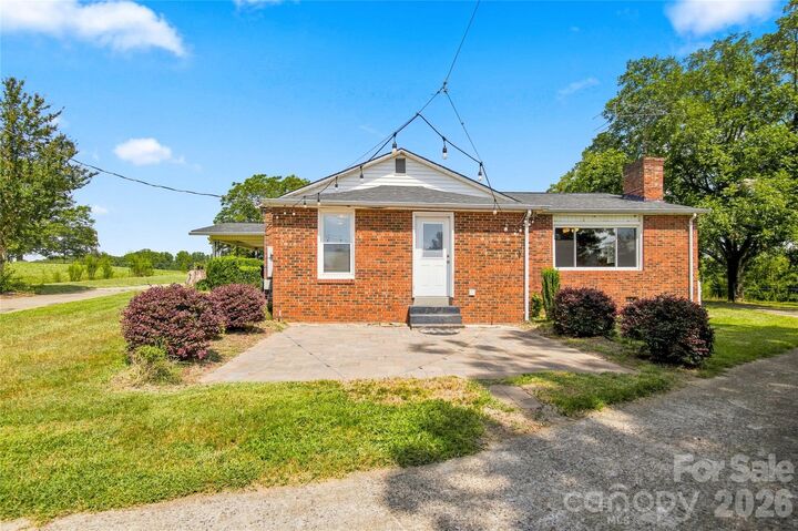 Property Photo: 421 Elam Road NC 28090