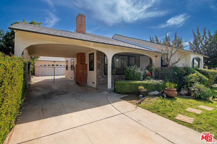 Property Photo: 414 University Ave CA 91504