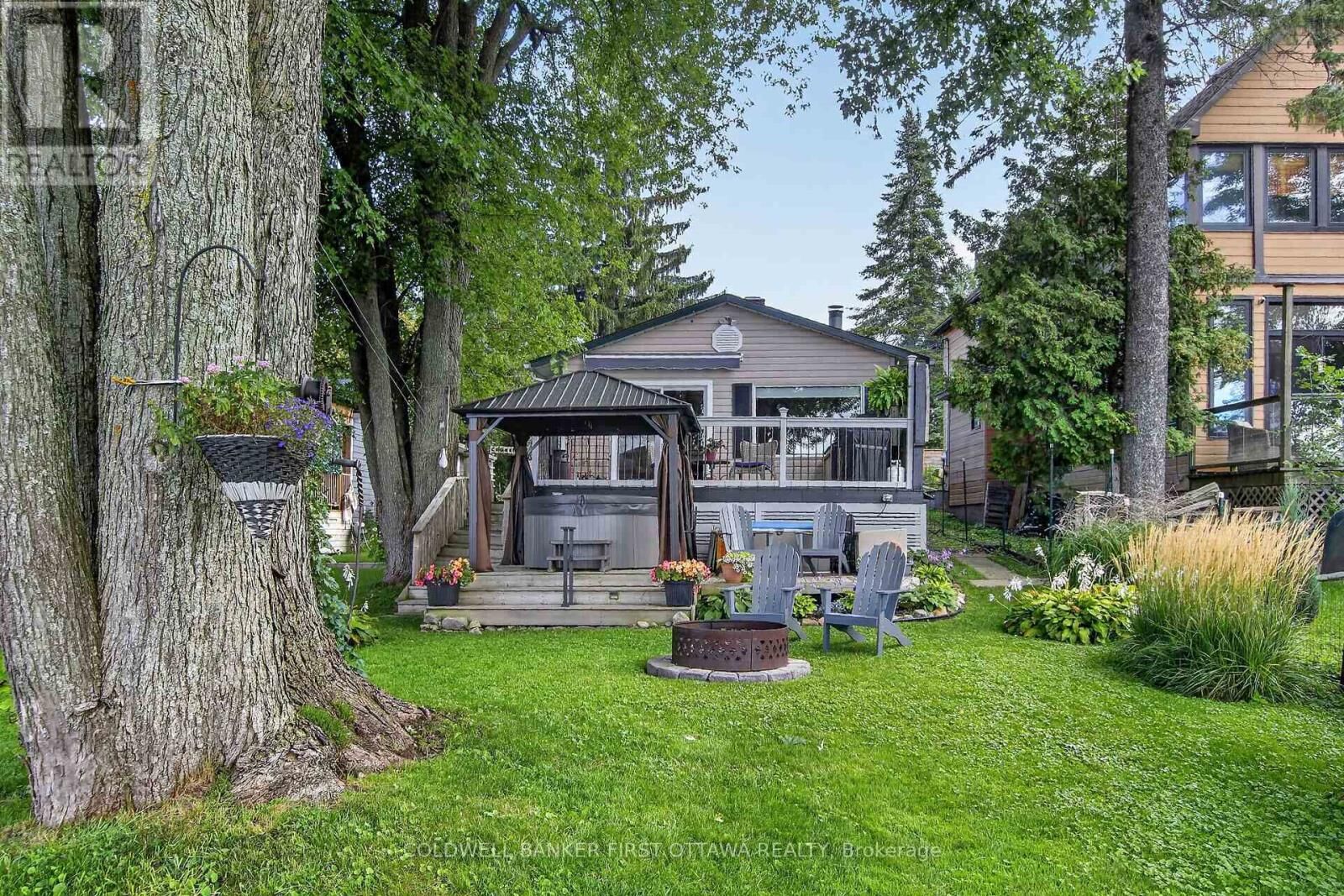 Property Photo: 172 Richards Lane ON K7C 3P1
