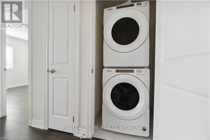 Property Photo:  40 Zinfandel Drive 8  ON L8E 0L1 