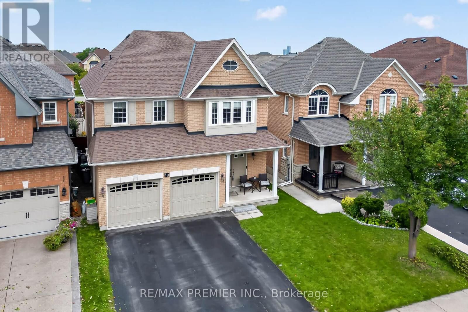 Property Photo:  19 Timberwolf Road  ON L6P 2B4 