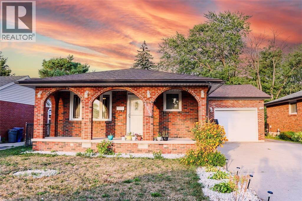 Property Photo:  2732 Armstrong Avenue  ON N8T 2G4 