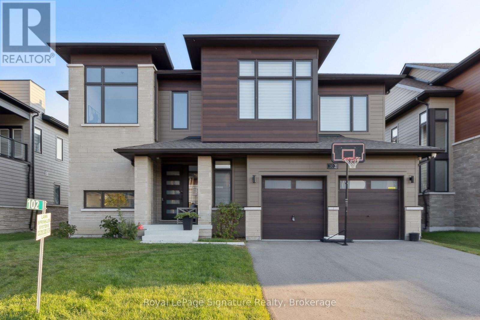 Property Photo:  102 Stoneleigh Drive  ON L9Y 5L3 