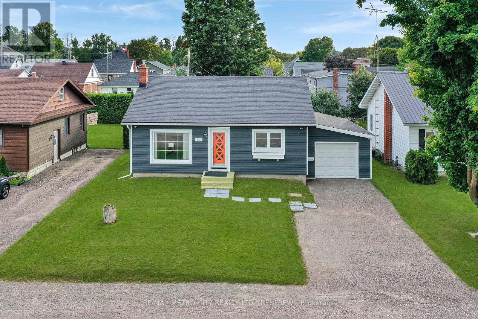 Property Photo: 478 New Street ON K7V 1G8