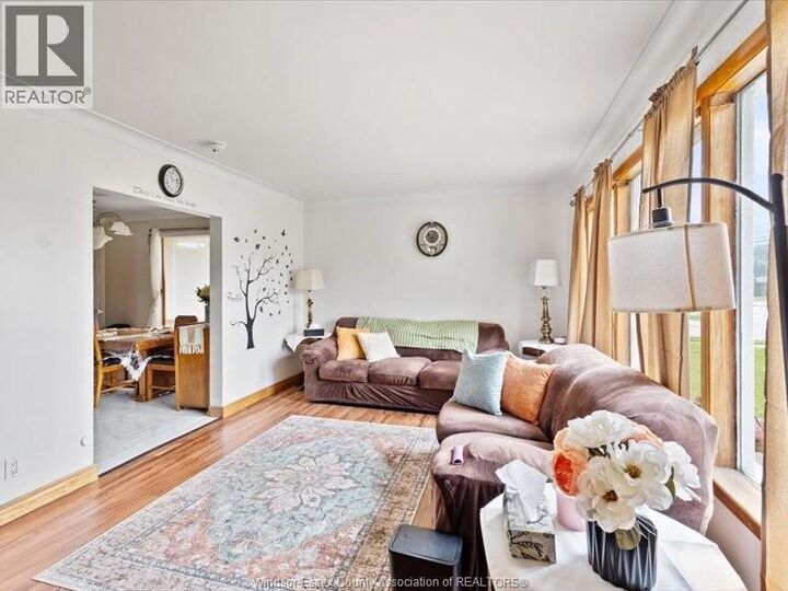 Property Photo: 636 Cabana ON N9G 1A4