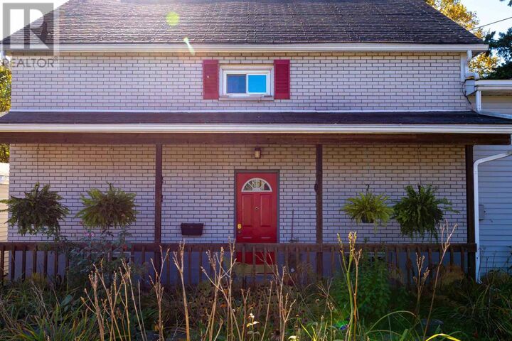 Property Photo:  157 East Balfour St  ON P6C 1X7 