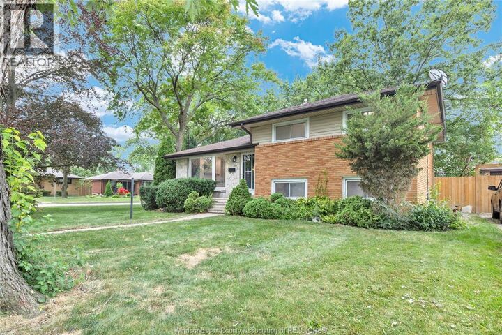 Property Photo:  465 Greendale Drive  ON N8S 4A5 