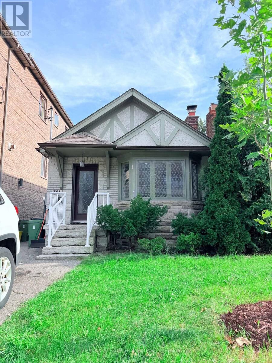 Property Photo:  361 Fairlawn Avenue  ON M5M 1T5 
