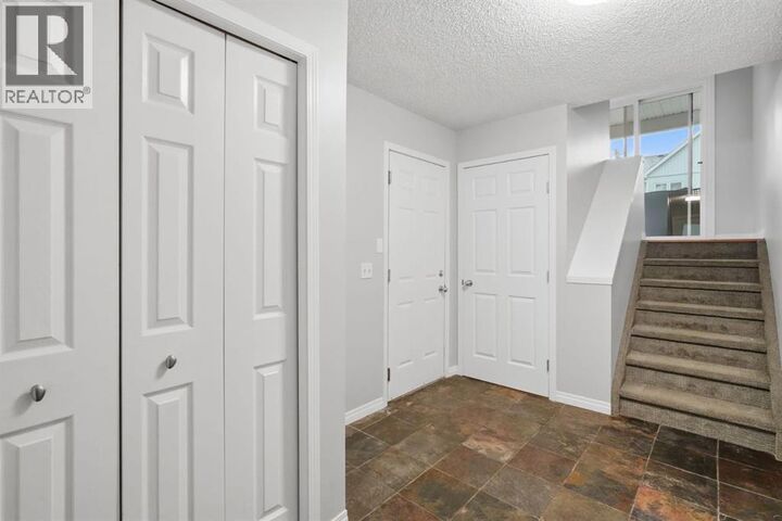 Property Photo:  106 Inglewood Point Southeast  AB T2G 5K6 