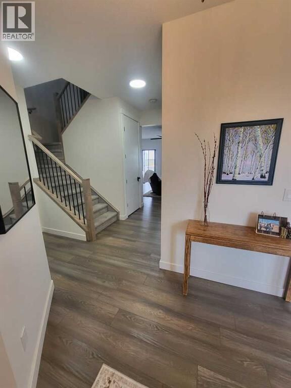 Property Photo:  85 Hanson Lane Northeast  AB T0J 1X1 